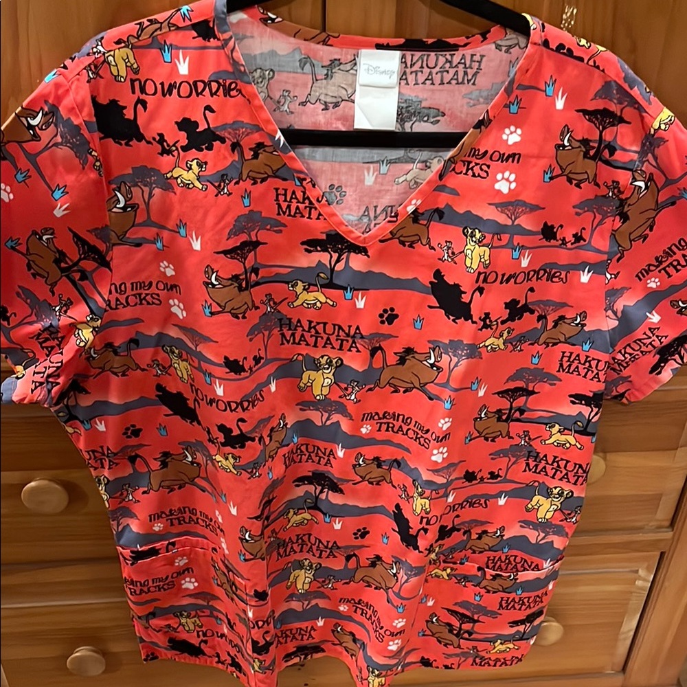 Disney Red Lion King Hakuna Matata Scrub shirt